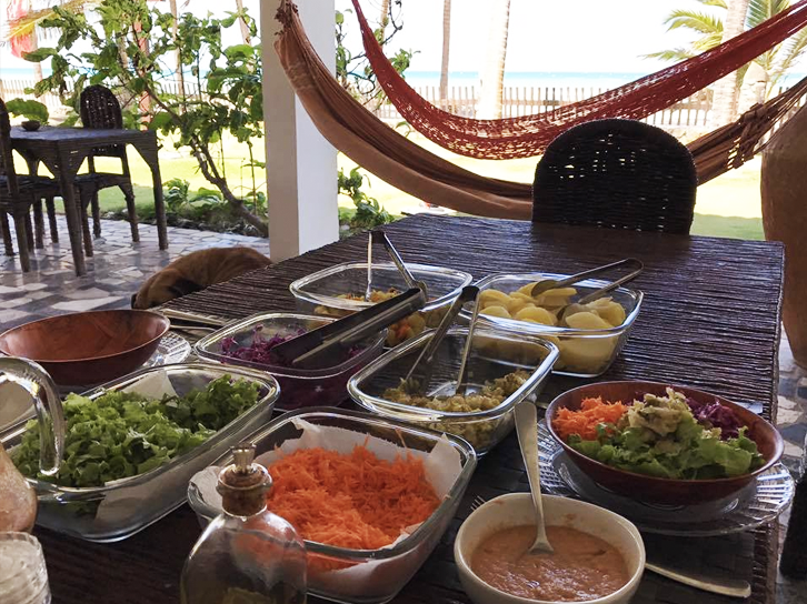 Modelos de pousadas para se inspirar: Mesa servida na Villa Itacupa